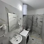 Miri Apartments Velipoj